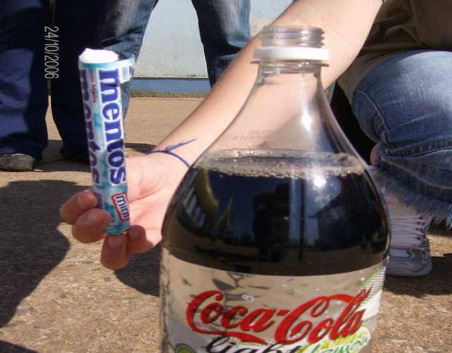 Experimentos con mentos con Coca-Cola