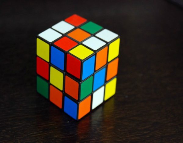 cómo resolver un cubo rubik