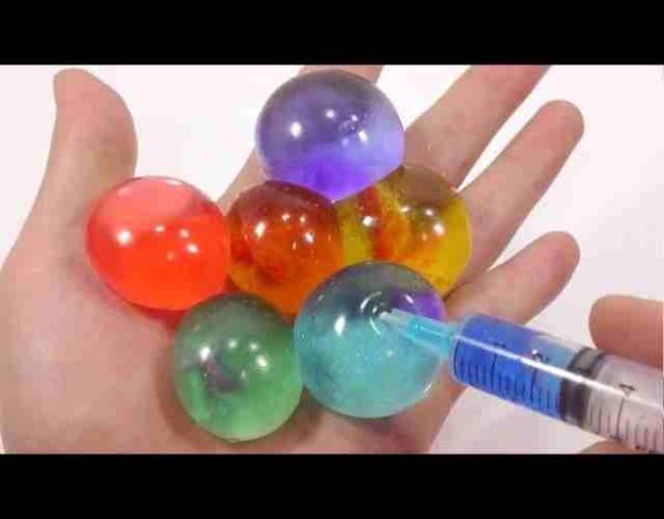 5 experimentos con globos para niños