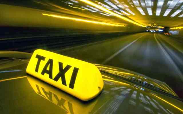 Cuál es el origen de la palabra Taxi