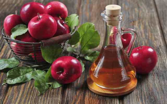 Por qué es bueno tomar vinagre de manzana antes de dormir para adelgazar