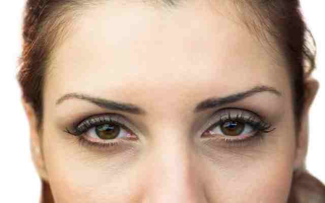 10 Consejos para mejorar la piel debajo de los ojos que debes poner en práctica ahora mismo