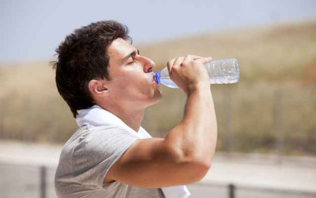 6 señales de advertencia de que su cuerpo carece de agua