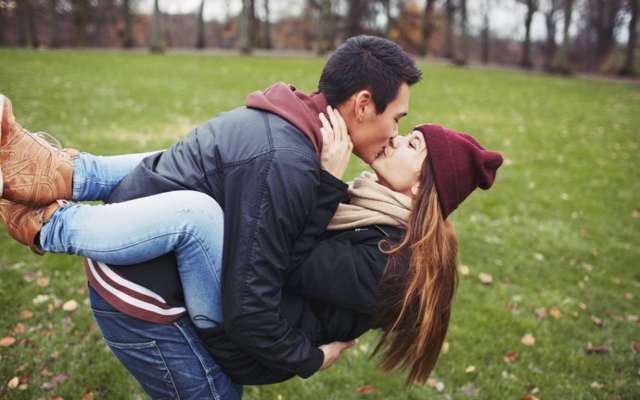 10 tipos de besos que revelarían cómo eres con tu pareja ¿Te identificas con alguno?